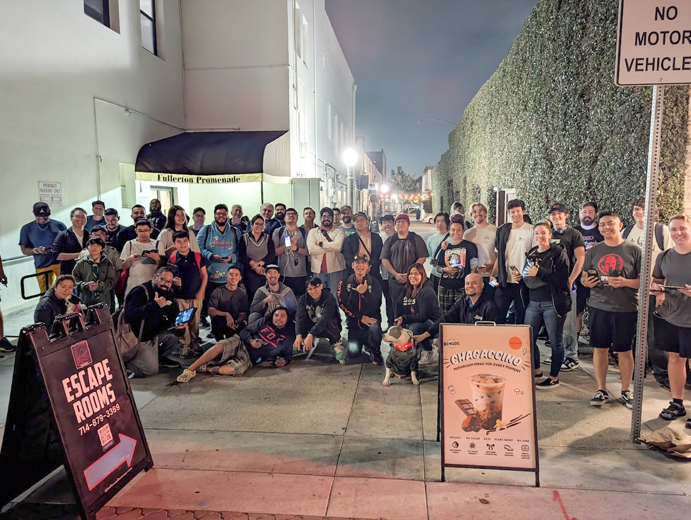 Evening crowd at the Fullerton Promenade for the Dalix-sponsored giveaway